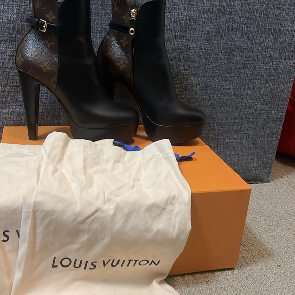 Louis Vuitton Boots - Picture 7 of 8